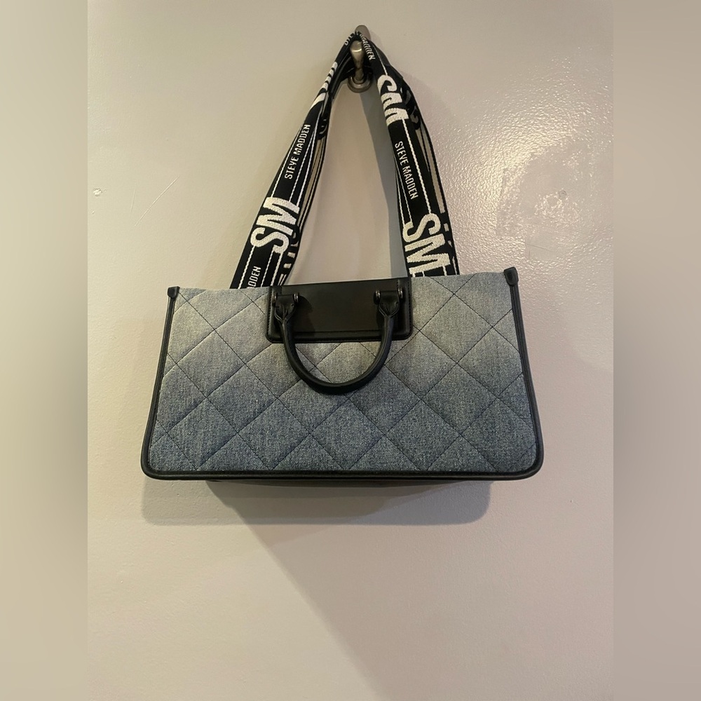 Gucci Ferragamo Steve Madden Giftaway Entry *** 4 SALES TO GO*** - Picture 13 of 14